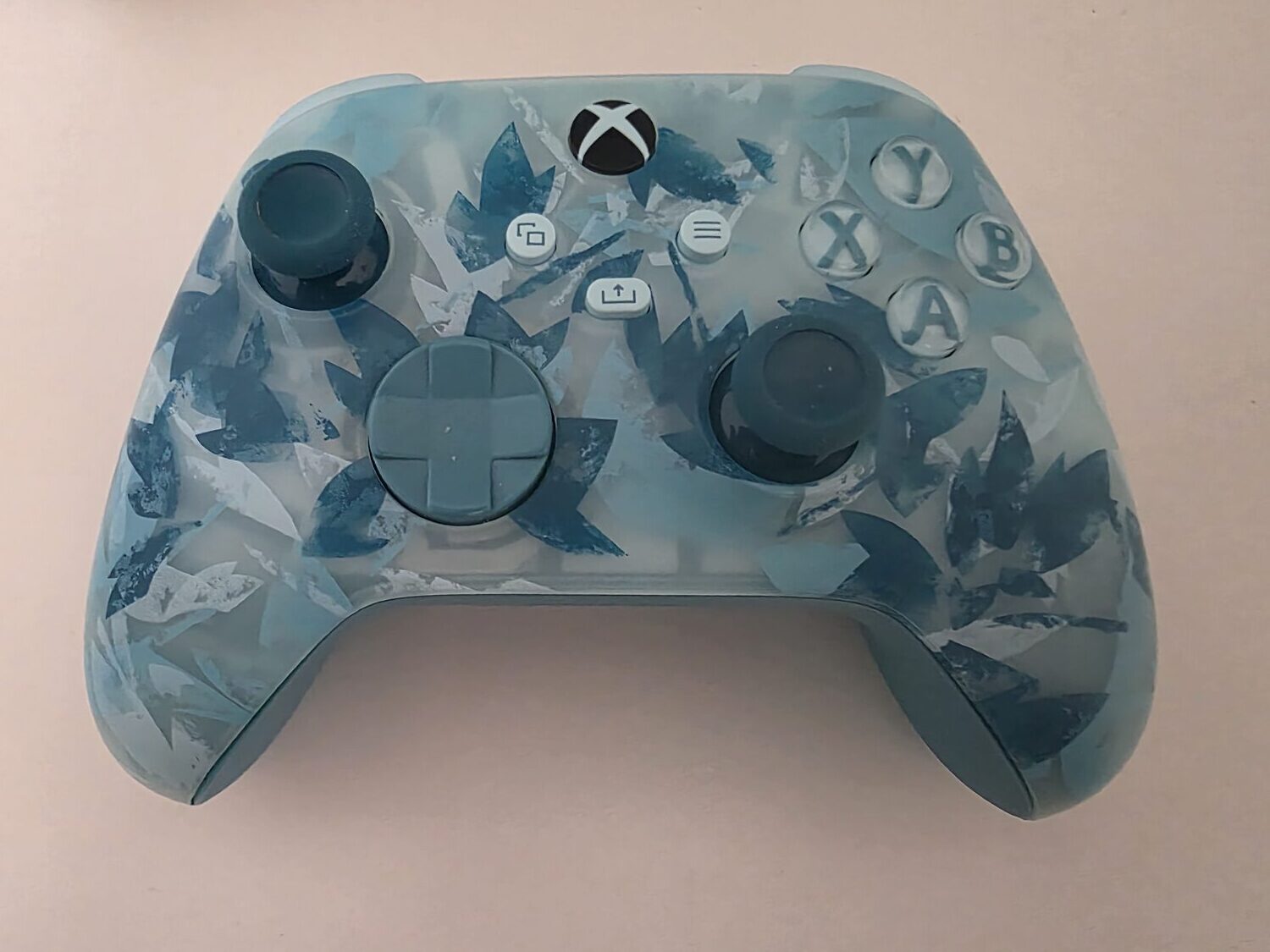 Xbox Wireless Controller im Stormcloud-Vapor-Design (Eisblau-Camo)