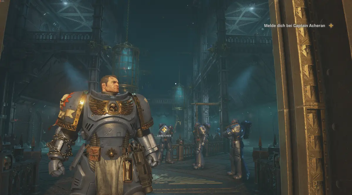 Titus in der goldenen Halle des Schlachtkreuzers in Space Marine 2