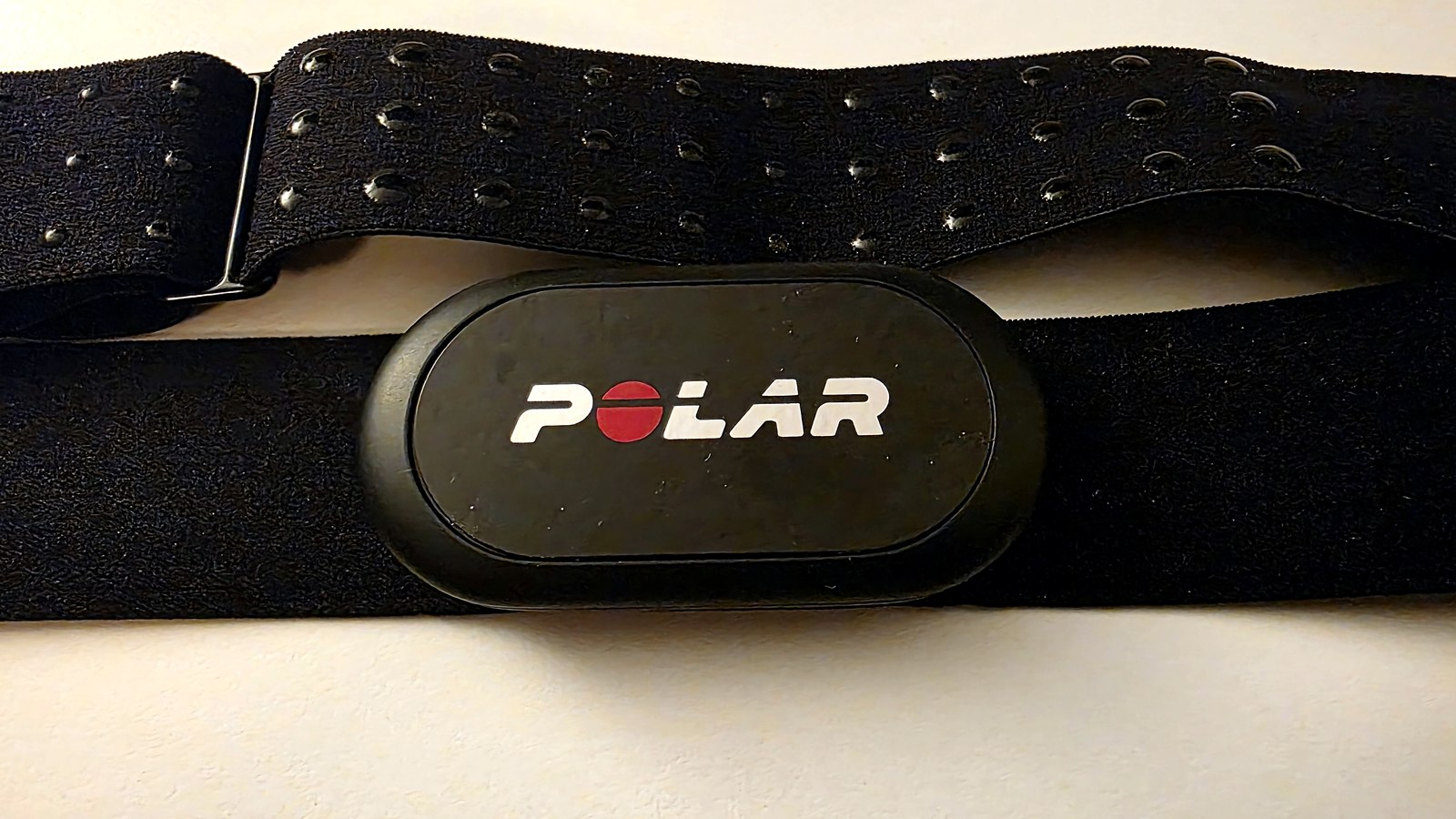 Polar H10 Brustgurt mit EKG-Sensor, verwendet für die Pulsmessung beim Beat Saber Training
