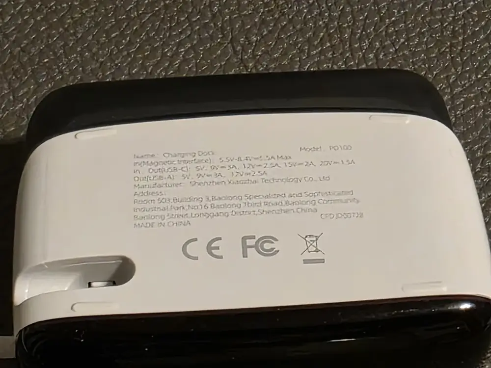 Typenschild der BoboVR PD100 mit USB-C Ein- und Ausgang bis 20V 1,5A