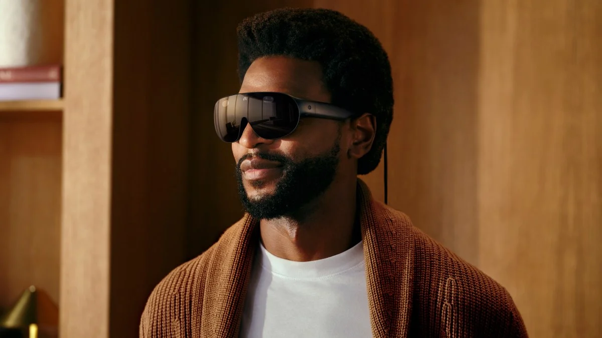 Mann trägt die Meta VR Glasses, vorgestellt auf der Meta Connect 2026