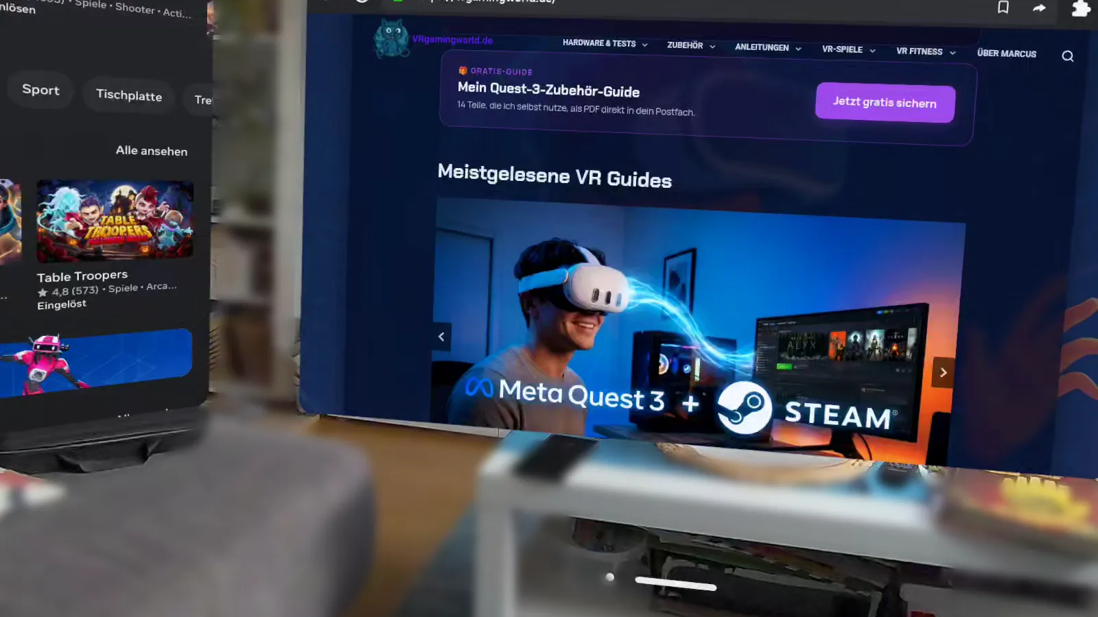 Großes virtuelles Browserfenster der Meta Quest 3 im Passthrough über dem Wohnzimmertisch